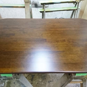 テーブルや机の傷・色あせ・汚れ・焦げあと・塗装の剥げなどを修理