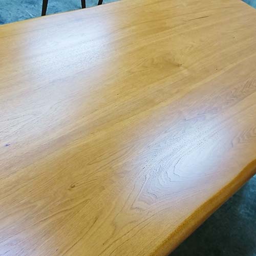 テーブルや机の傷・色あせ・汚れ・焦げあと・塗装の剥げなどを修理