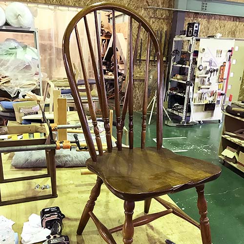 椅子修理・張り替え・塗り替え・修理リメイク事例:ウィンザーチェア座面の割れ補修