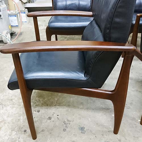 椅子修理・張り替え・塗り替え・修理リメイク事例:フレームの上塗り塗装