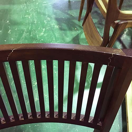 椅子修理・張り替え・塗り替え・修理リメイク事例:背板ひび割れの圧着補修