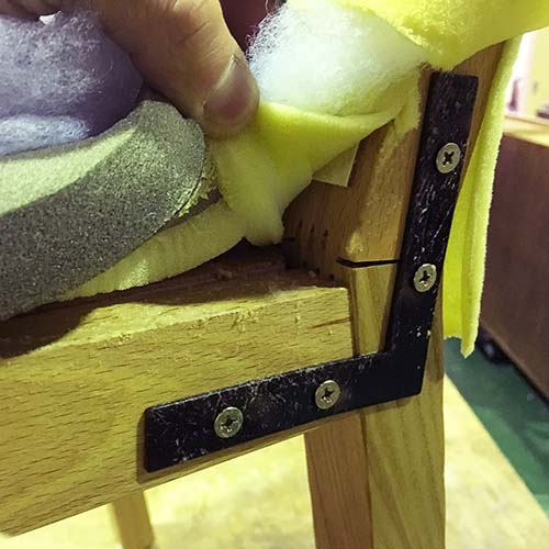 椅子修理・張り替え・塗り替え・修理リメイク事例:背もたれ固定金具の交換・生地張り戻し