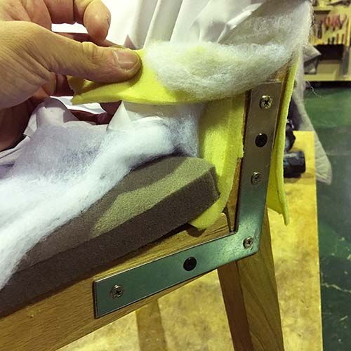 椅子修理・張り替え・塗り替え・修理リメイク事例:背もたれ固定金具の交換・生地張り戻し