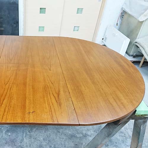 テーブルの修理事例:デンマーク製ハンスオルセンのビンテージテーブル天板の剥離・再塗装