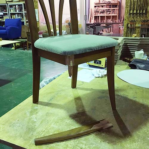 椅子の修理事例:折れた脚の修復