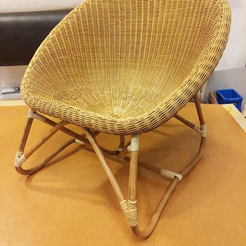 椅子の修理事例:フレーム継目の籐の巻き直し