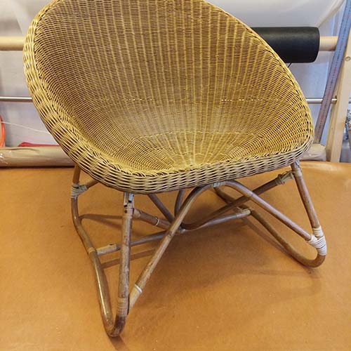 椅子の修理事例:フレーム継目の籐の巻き直し