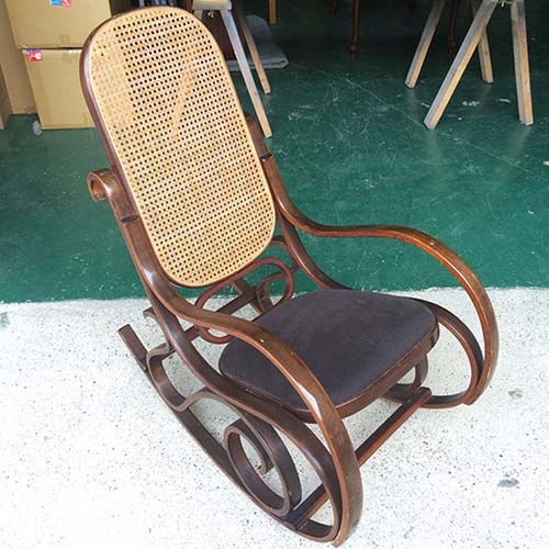 椅子の修理事例:座面を籐張りから布張りに変更