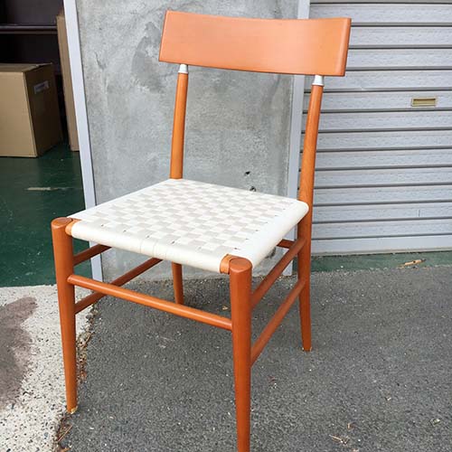 椅子の修理事例:座面アクリルテープの張り替え