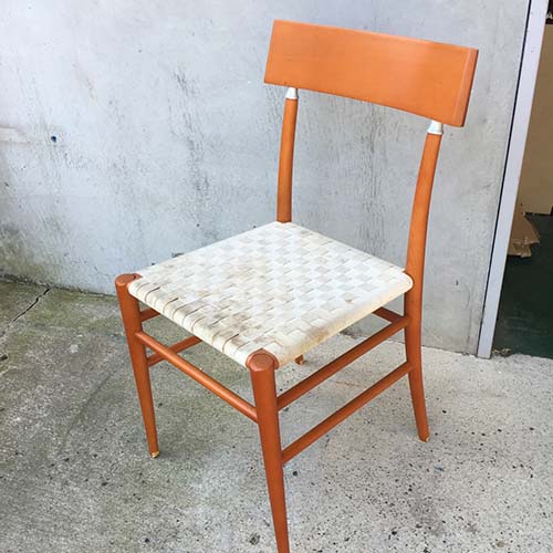 椅子の修理事例:座面アクリルテープの張り替え