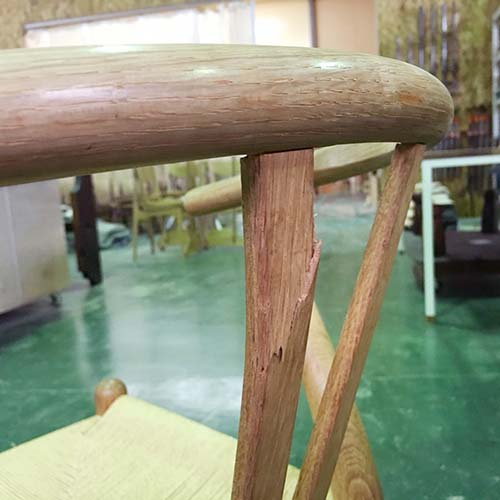 椅子の修理事例:Yチェアの、割れた「Y」部分の新規製作