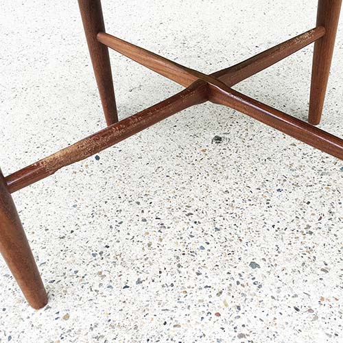 椅子の修理事例:貫部分の新規製作・木部組み直し・座面裏張り張り替え