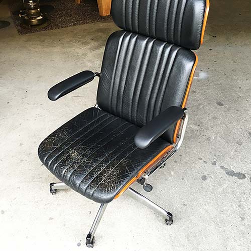 椅子の修理事例:オフィスチェアの肘掛け部分の補修