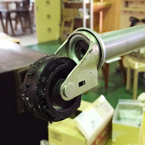 椅子修理:キャスター交換