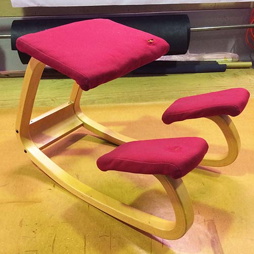 椅子修理:座面・膝当て張り替え