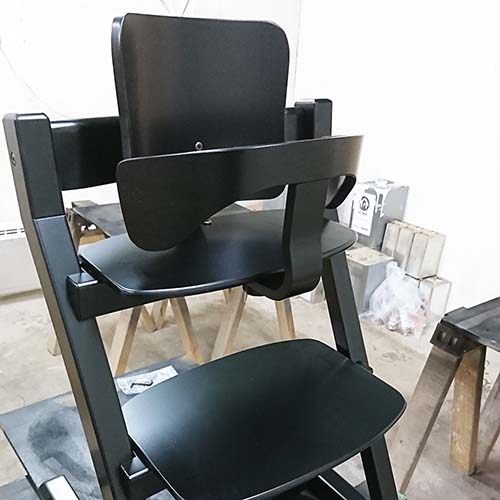 椅子やベンチの修理・張り替え・塗り替え・修理リメイク事例:キッズチェア色替え塗装