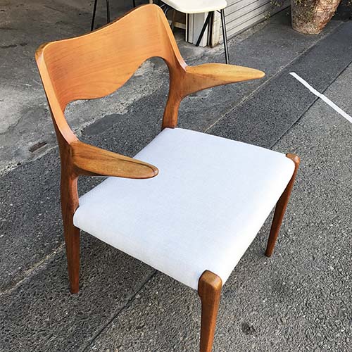 椅子やベンチの修理・張り替え・塗り替え・修理リメイク事例:モラーダイニングチェアの解体組み直し・座面張り替え・ウレタン交換