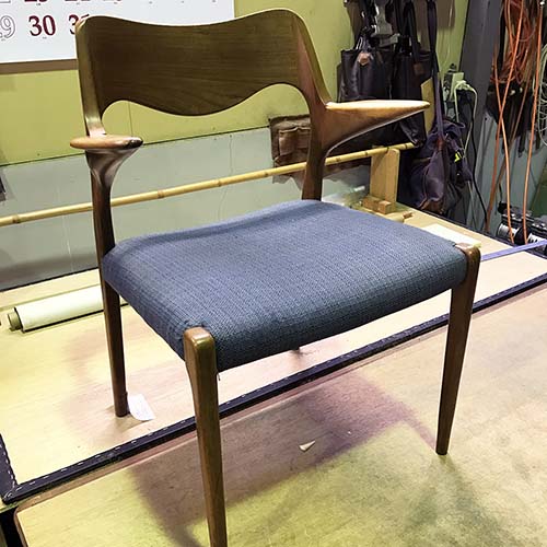 椅子やベンチの修理・張り替え・塗り替え・修理リメイク事例:モラーダイニングチェアの解体組み直し・座面張り替え・ウレタン交換