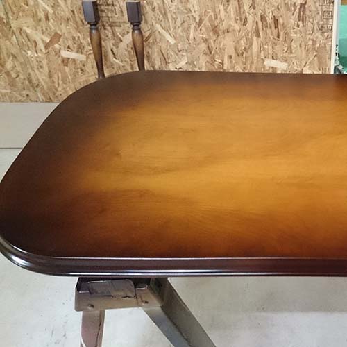 テーブルの修理事例:傷、剥げ、色褪せを塗装にて修復