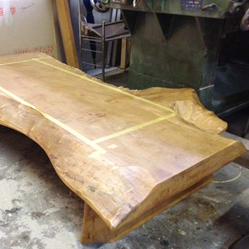 テーブルの修理事例:一枚板の天板をカット、脚を作り替え