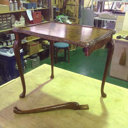 テーブルの修理事例:折れた脚を修復