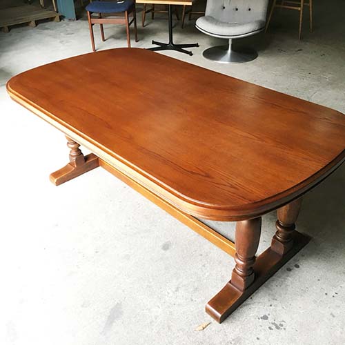 テーブルの修理事例:テーブル天板表面の修復