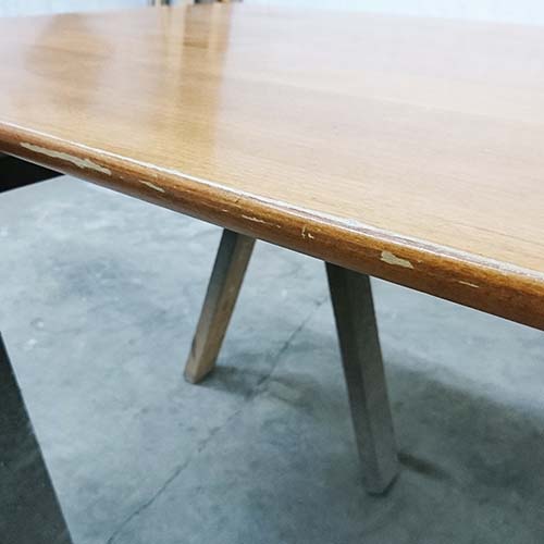 テーブルの修理事例:傷・剥げ・色褪せを塗装にて修復