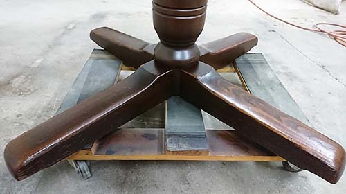 テーブルの修理補修事例:脚部分の傷・剥げ・色褪せを塗装にて修復