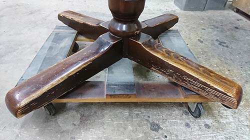 テーブルの修理補修事例:脚部分の傷・剥げ・色褪せを塗装にて修復