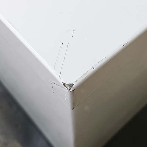 キャビネット角の打ち傷補修