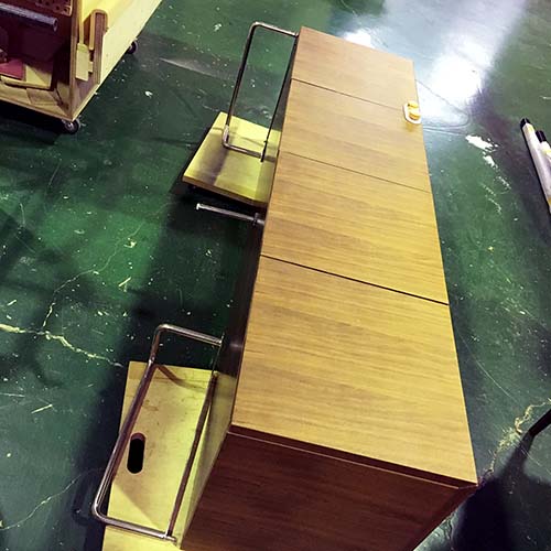 家具のリメイク事例:サイドボードのリメイク(脚交換・脚新規製作・棚板撤去・扉撤去・配線穴加工)