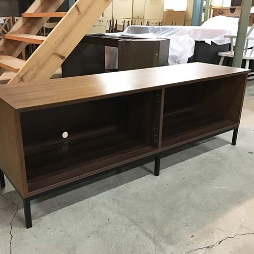 家具のリメイク事例:サイドボードのリメイク(脚交換・脚新規製作・棚板撤去・扉撤去・配線穴加工)