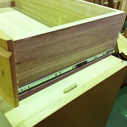 タンス食器棚チェスト本棚キャビネットなどの修理事例:チェストひきだしのスライドレールの交換