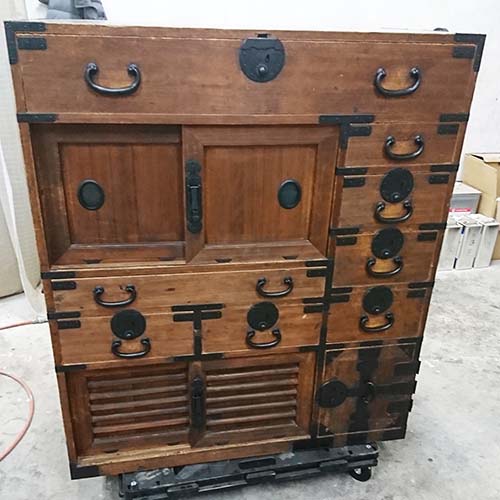 家具の修理事例:船箪笥の扉金物の反発の調整・ひきだし調整・金物の黒塗装