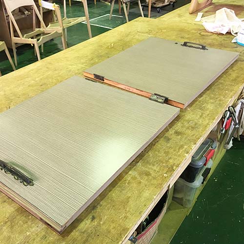 タンス食器棚チェスト本棚キャビネットなどの修理事例:タンス扉の表面材の貼り付け