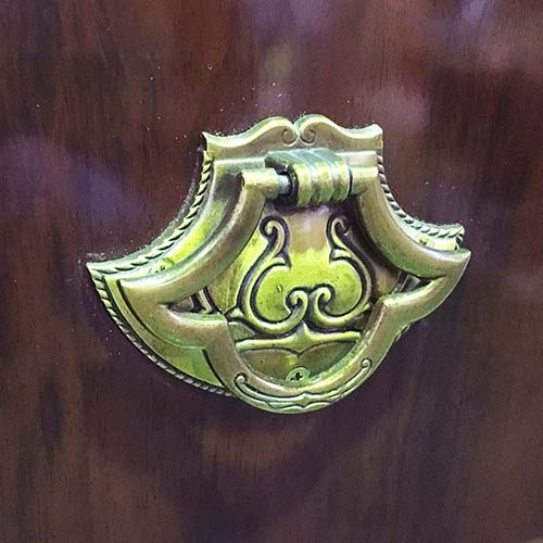 タンス食器棚チェスト本棚キャビネットなどの修理