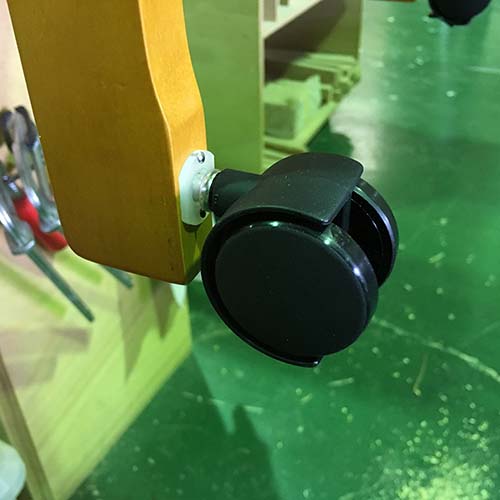 家具修理キャスター交換傷や割れ補修色の塗り替え