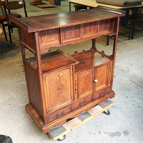 家具の修理事例:飾り棚の扉&ひきだし調整・色剥げ塗装補修・木部割れ補修