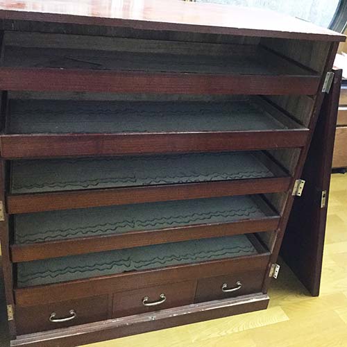 家具の修理事例:箪笥の扉取り付け・扉の割れ&欠けの補修・ひきだし調整