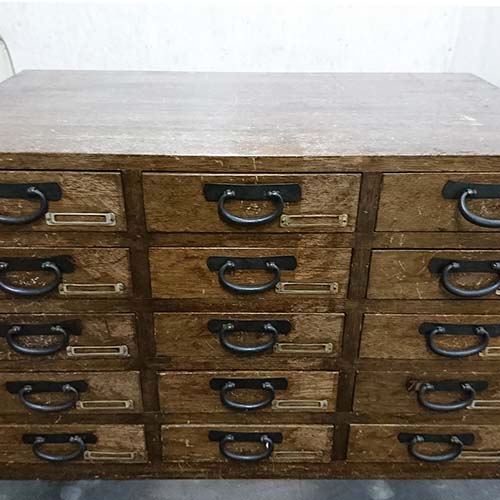 家具の修理事例:小箪笥の塗装補修