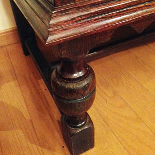 家具の修理事例:キャビネット脚の割れ&欠けの補修