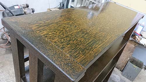 家具の修理事例:本棚の棚板ハギ割れ補修・傷、剥げ、色褪せを塗装にて部分補修