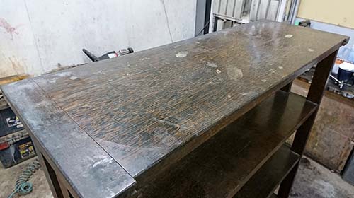 家具の修理事例:本棚の棚板ハギ割れ補修・傷、剥げ、色褪せを塗装にて部分補修