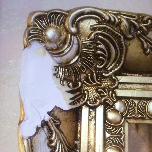 額縁の欠けを修復