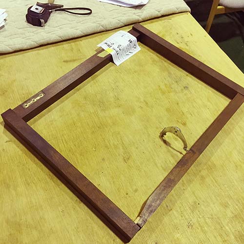 家具修理事例:壊れた扉の枠を修復