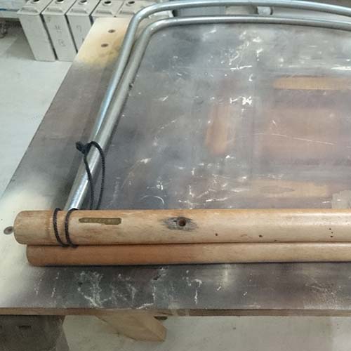 ニーチェアの肘掛け部分の塗装修理