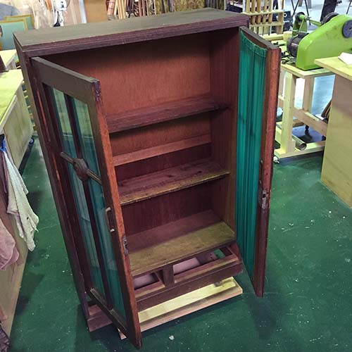 家具の修理事例:本棚の蝶番調整・棚受け製作・棚板作り替え