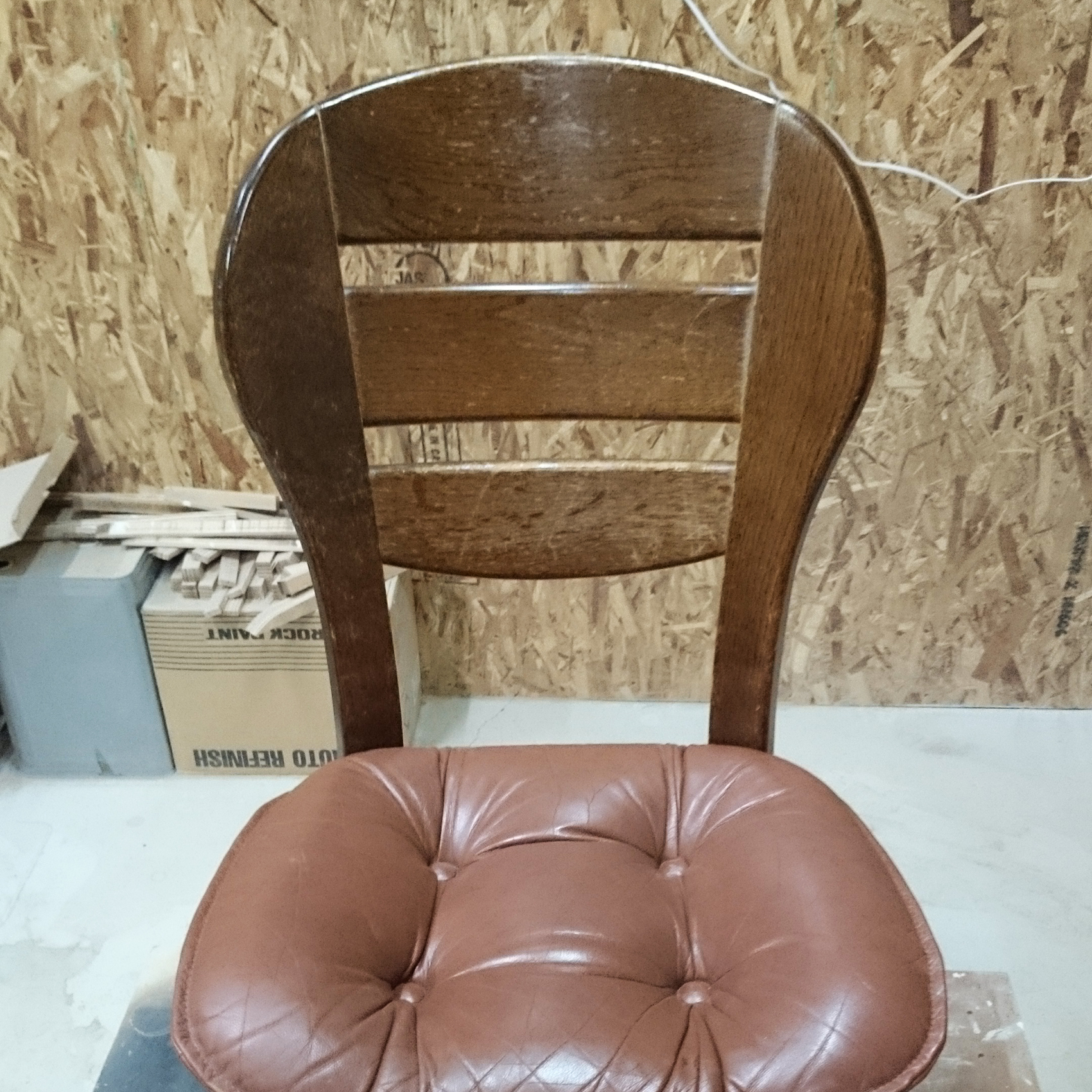 椅子の修理事例:傷、剥げ、色褪せを塗装にて修復