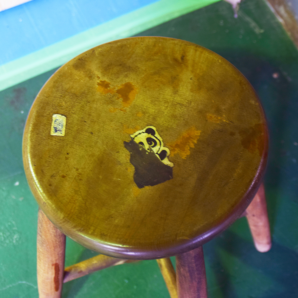 椅子の修理リメイク事例:スツール塗装剥がし