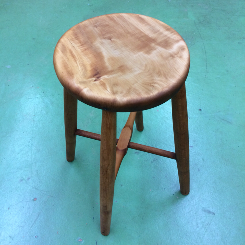 椅子の修理リメイク事例:スツール塗装剥がし